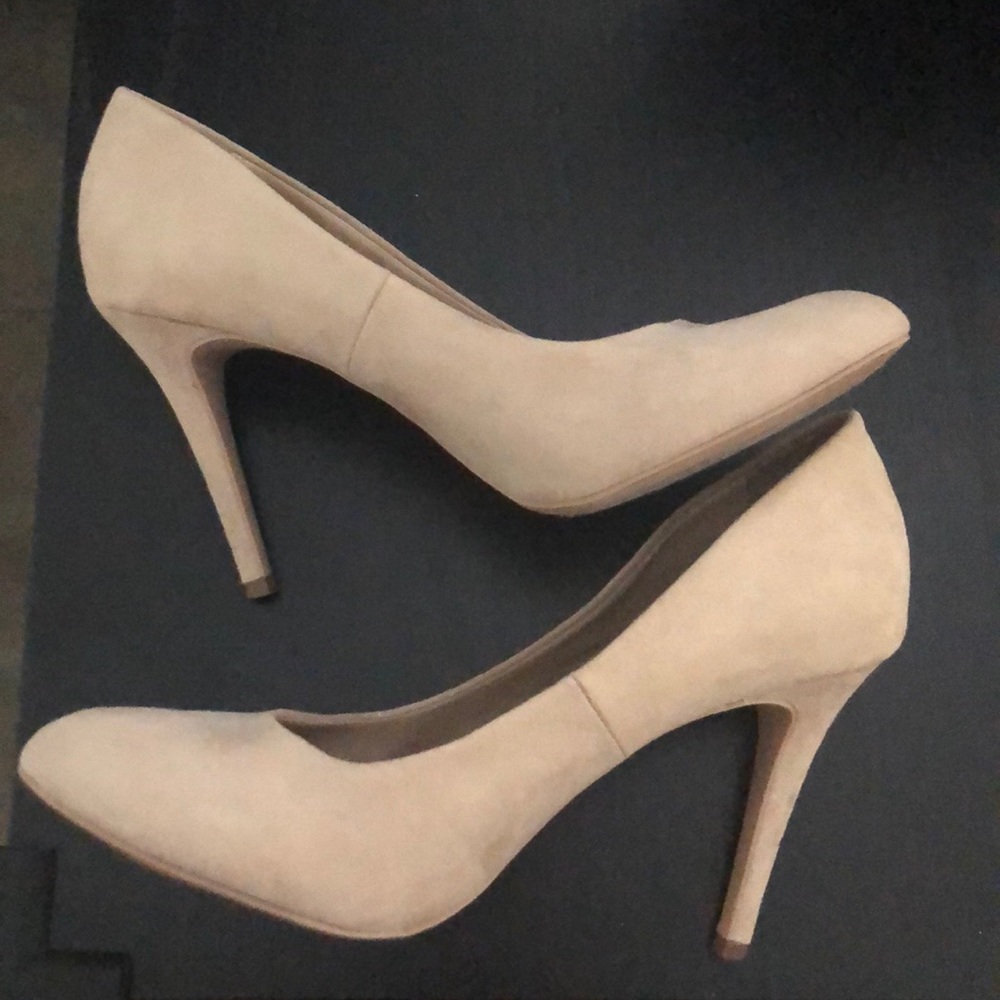 Beige 3-in Heels.  Great condition!